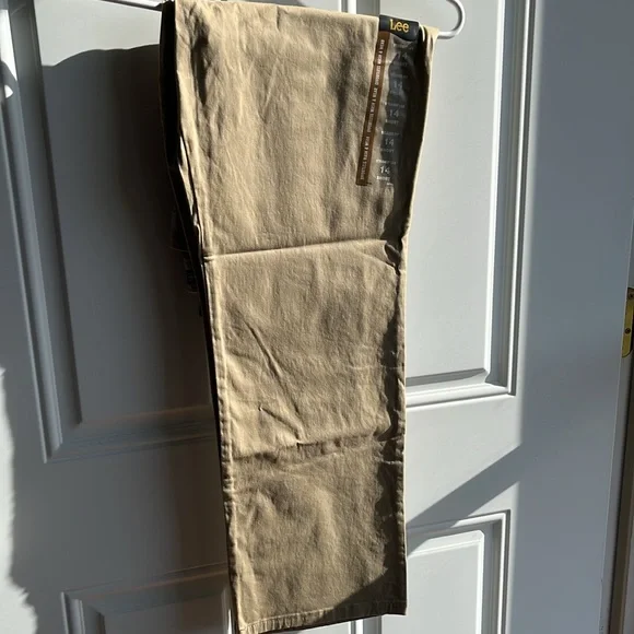 Lee Women's Relaxed Fit All Day Straight Leg Pant - Picture 3 of 3